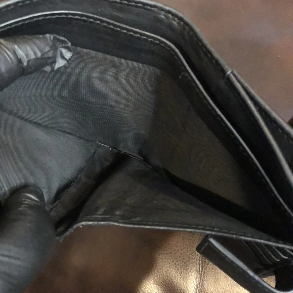 Men GUCCI Black Lambskin GG Guccismo Bifold Wallet With Billfold Coin Section